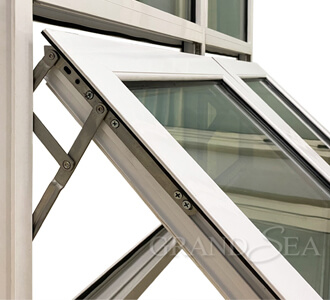 finestre in alluminio con apertura a sporgere