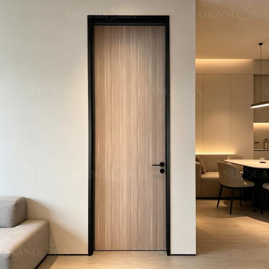 Porta minimalista a filo muro per la casa